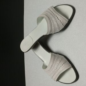 Van Eli White Slide Sandals Size 6.5